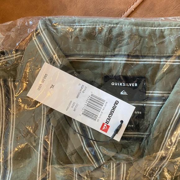 Mens Quiksilver short sleeve button down shirt XL - Picture 4 of 5